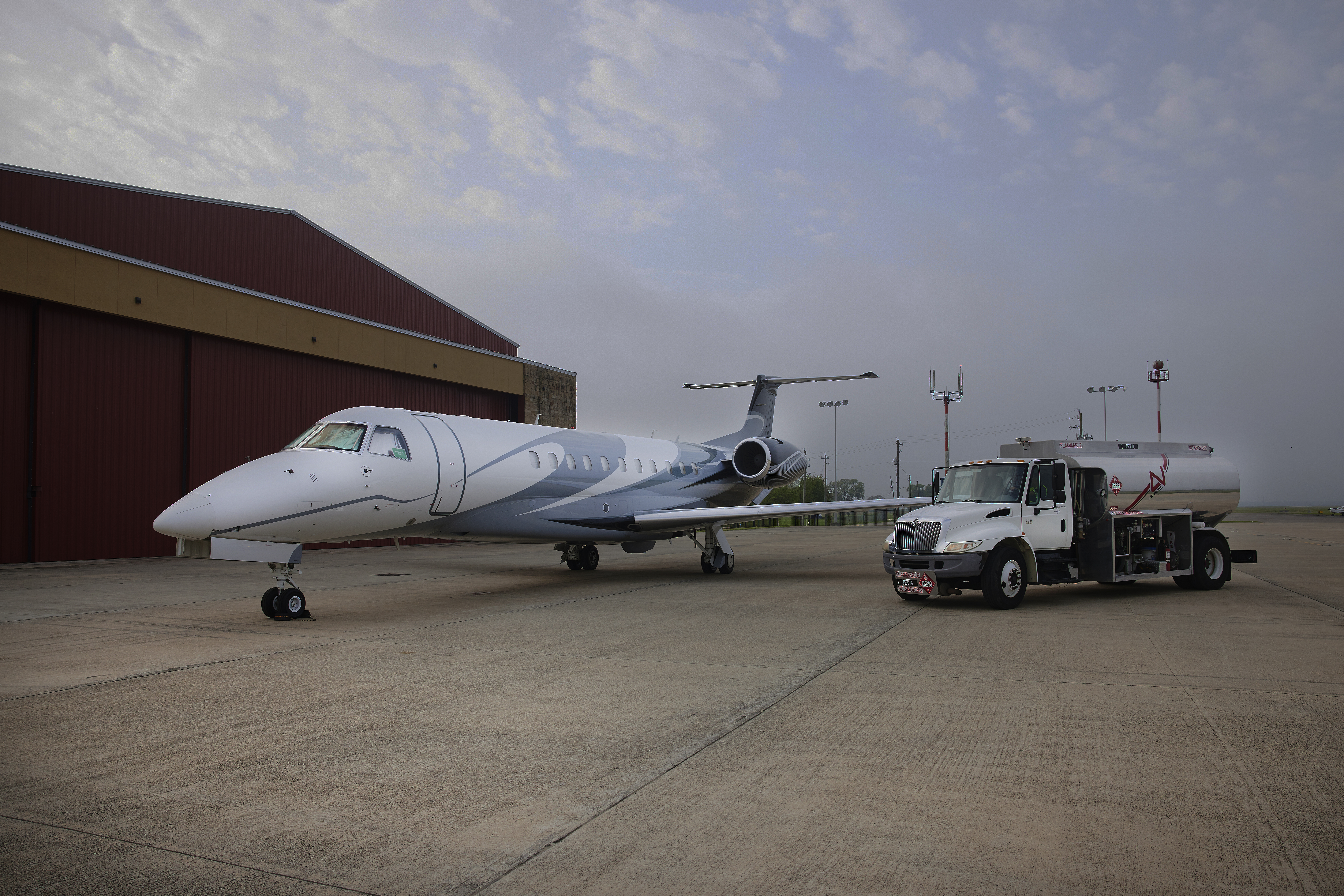 plane fuel truck image